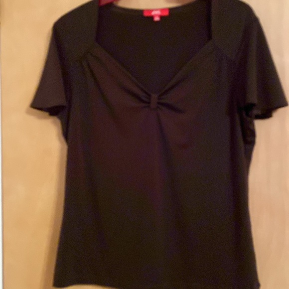 Anne Klein Brown stylish top - Size Med
Nice cond. - Picture 2 of 4